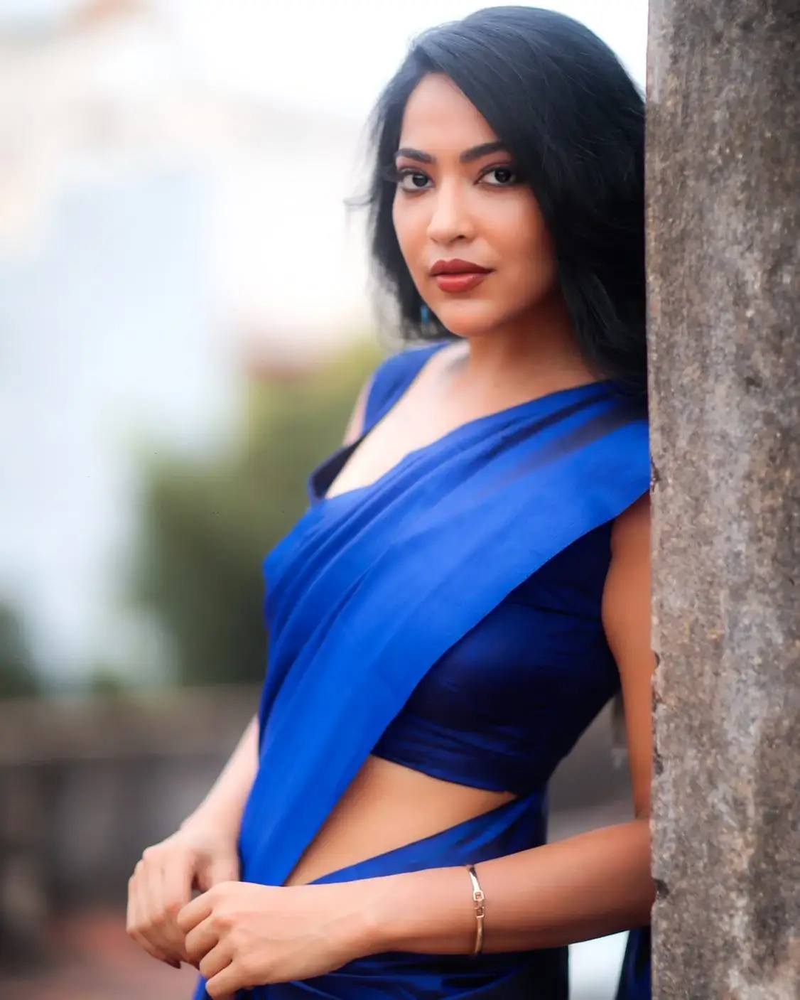 TV ACTRESS RAMYA SUBRAMANIAN IN SLEEVELESS BLUE SAREE